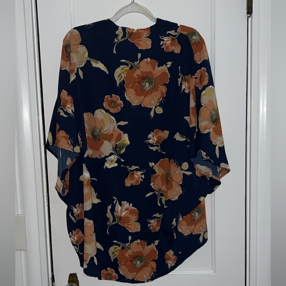 Kimono - Picture 2 of 2